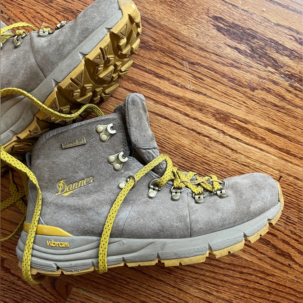 Danner Unisex hiking boots — vibram soles
